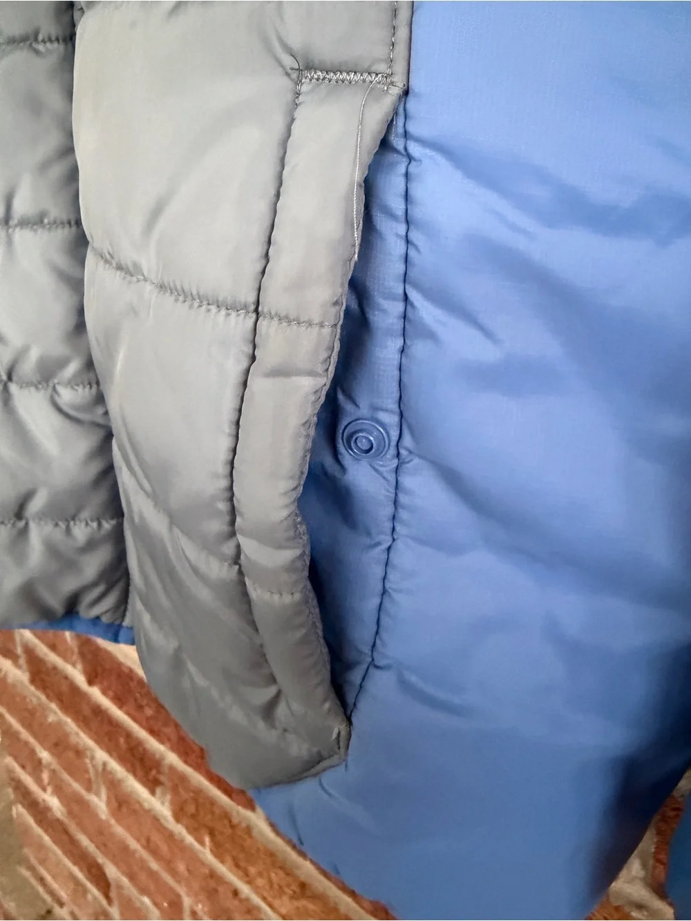 Under Armour Kids' Hooded Puffer Jacket - Light Blue & Gray. Size Medium.